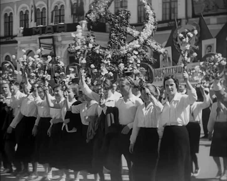 Первомайский парад на площади Свободы в Казани
